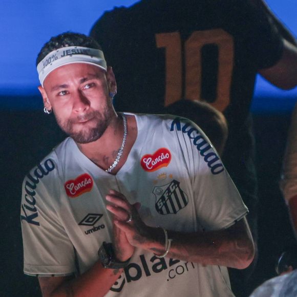 Com o edema, Neymar pode ficar de fora de mais uma convocação para a Seleção Brasileira