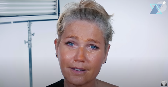 Xuxa passa casca mamão no rosto e lava com água mineral fria após secar