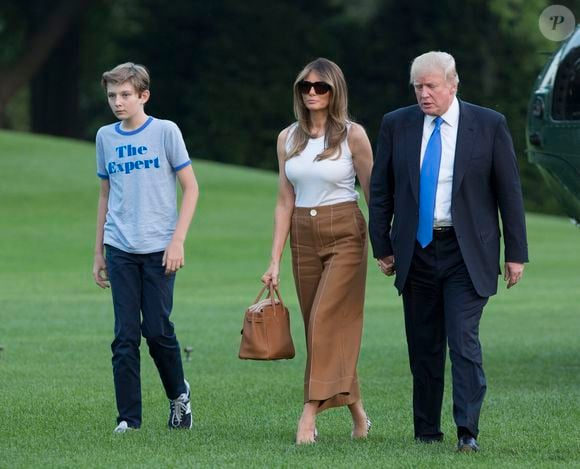 Cores neutras se multiplicaram no armário de Melania Trump quando ela se tornou primeira-dama