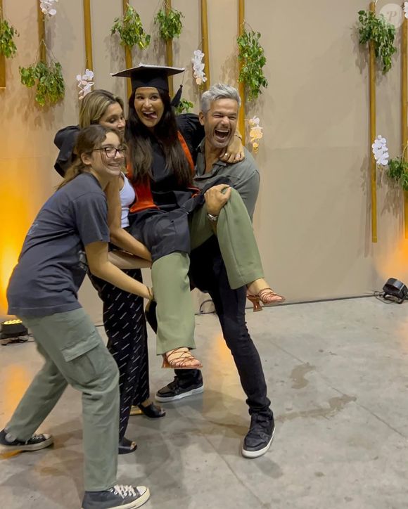 Filha da atriz Flávia Alessandra, Giulia prestou o exame em 2016 e, anos depois, se formou no curso de Cinema.