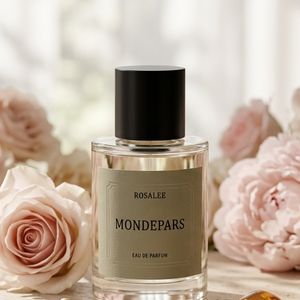 De acordo com o Steal The Look, Rosalee apresenta uma proposta mais delicada e luminosa, combinando rosa, peônia e jasmim a uma base de musk e âmbar