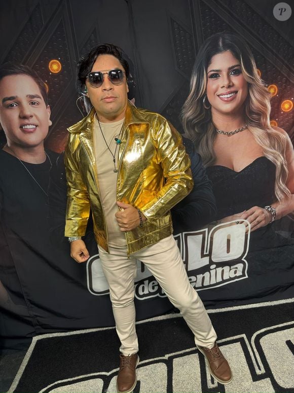 As bandas Collo de Menina e Cavaleiros do Forró lamentaram a morte do cantor Neto Araújo nas redes sociais