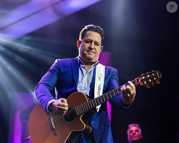 Além da harmonização, Marrone também fez uma blefaroplastia para diminuir as pálpebras, e cuidou da papada