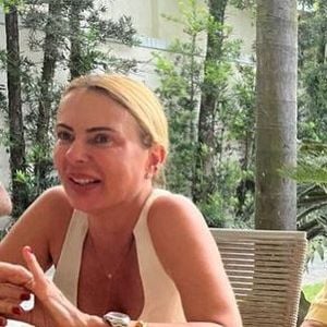 Em um longo vídeo publicado nas redes sociais, Marilene Saad negou que tenha afastado as duas do pai e contestou também informações relacionadas ao regime de bens de sua união com Stenio.
