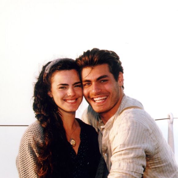 Reexibida na 'Edição Especial' da Globo, 'Terra Nostra' resgata a moda do século XIX na trama do romance dos jovens italianos Matteo e Giuliana, vividos por Thiago Lacerda e Ana Paula Arósio