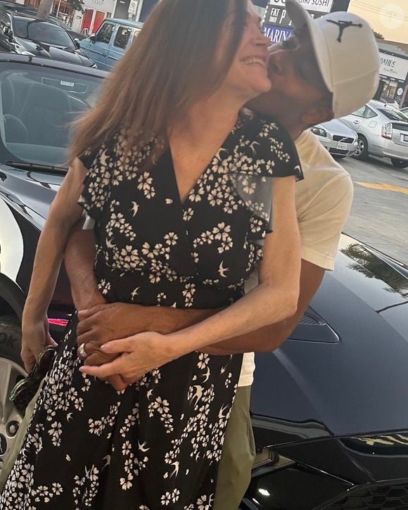 Marido de Kim Delaney fugiu após a suposta agressão à mulher e retornou à casa na manhã do dia seguinte, por volta de 10h (horário local)