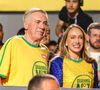 Mariann Barrena McClay, esposa de Carlo Ancelotti, aparece ao lado do técnico da Seleção Brasileira em camarote na Sapucaí durante o Carnaval do Rio