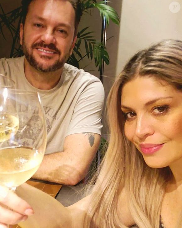 Albert voltou a criticar Carol e afirmou que um pedido de desculpas não seria suficiente para encerrar a situação. “A Record já se desculpou com a Adriana, a Christina [Rocha] já se desculpou publicamente, mas não é só de desculpas, você tem que mudar sua atitude, garota. Acorda pra vida!”, concluiu.