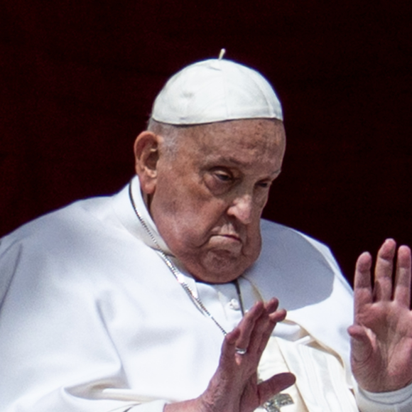 Segundo informações do Vaticano, a causa da morte do Papa Francisco foi um AVC, seguido por uma insuficiência cardíaca.