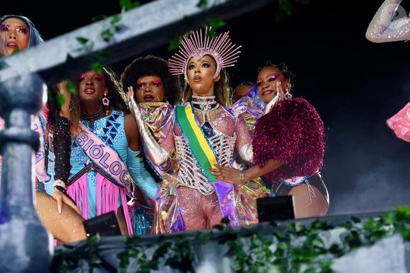 Carnaval 2025: Erika Hilton também está na comissão de frente da Paraíso do Tuiuti