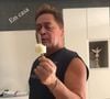 Leonardo surgiu tomando um picolé, aparentemente insatisfeito com a situação