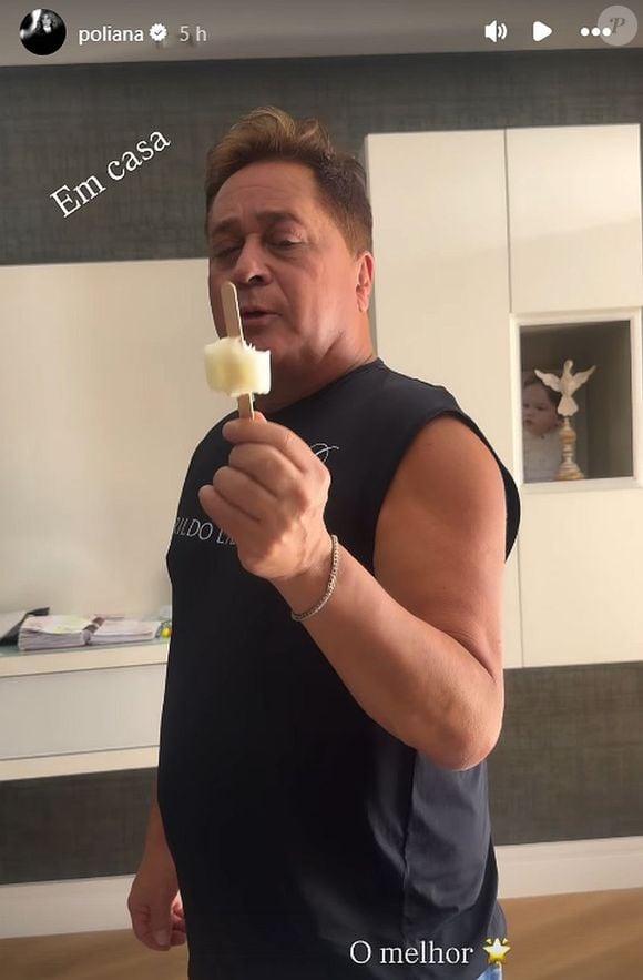 Leonardo surgiu tomando um picolé, aparentemente insatisfeito com a situação
