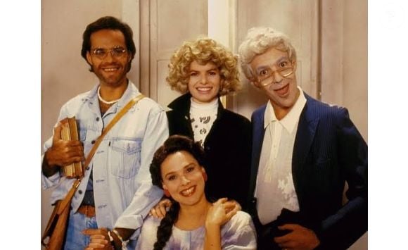 Entre 1988 e 1992, Débora Bloch fez parte do elenco da 'TV Pirata', onde assumiu papeis diversos