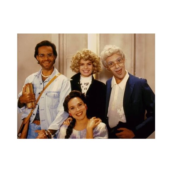 Entre 1988 e 1992, Débora Bloch fez parte do elenco da 'TV Pirata', onde assumiu papeis diversos