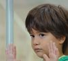 Filho de Bahar e Sarp, Doruk consegue convidar Nezir para seu aniversário, emocionando o vilão, no capítulo de 10 de abril da novela 'Força de Mulher'