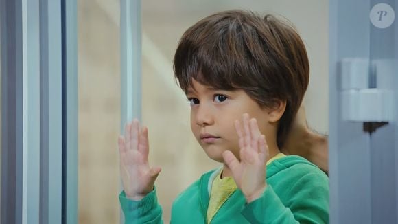 Filho de Bahar e Sarp, Doruk consegue convidar Nezir para seu aniversário, emocionando o vilão, no capítulo de 10 de abril da novela 'Força de Mulher'
