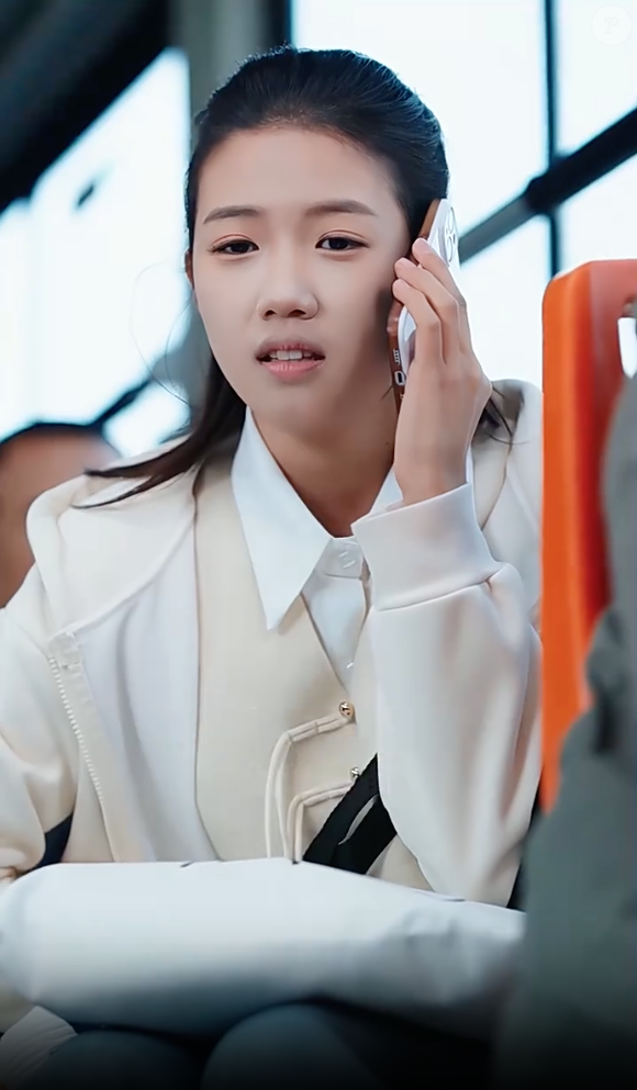 'Rumo à Ruína: Pagar as suas Ações' conta a história de Luiza, uma jovem que estava a caminho do noivado do irmão