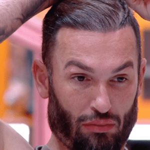 A participação do ginasta no reality reflete a importância de equilibrar saúde emocional e desempenho sob pressão.