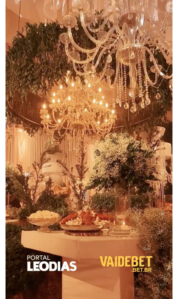 Além da decoração, o casamento também contou com um cardápio de luxo