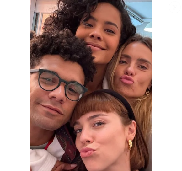 Na versão da novela 'Vale Tudo' de 2025, Sardinha, vivido por Lucas Leto, é um grande amigo de Solange, interpretada por Alice Wegmann.