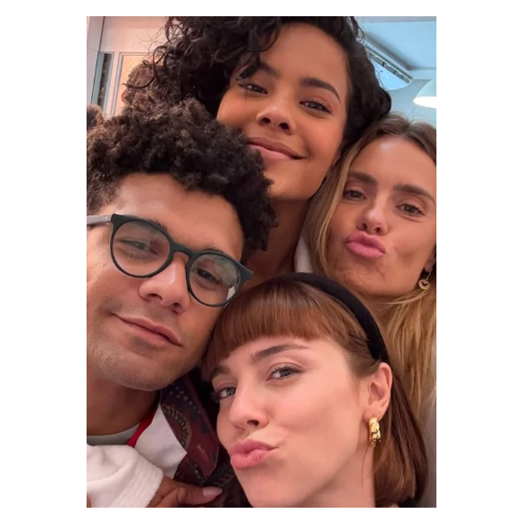 Na versão da novela 'Vale Tudo' de 2025, Sardinha, vivido por Lucas Leto, é um grande amigo de Solange, interpretada por Alice Wegmann.