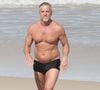 Aos 63 anos, Marcello Novaes exibiu abdômen definido