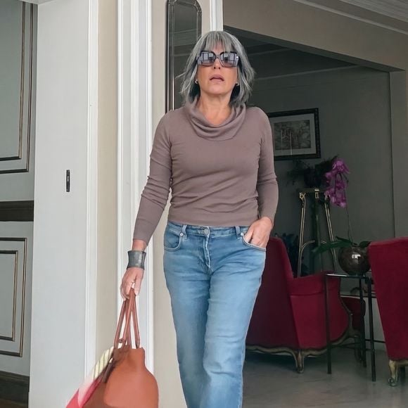 Hoje Gloria Pires não busca mais pela validação alheia e, por isso, tem se sentido mais leve e feliz dentro da própria identidade