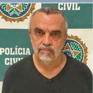 Ator de 'Terra Nostra', José Dumont foi preso por guardar material envolvendo sexo entre crianças; prisão ocorreu em 15 de setembro de 2022