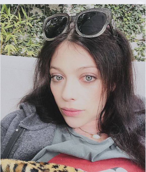 Michelle Trachtenberg compartilhou esta selfie dias antes de sua morte, com a legenda enigmática: "O calor antes da tempestade"