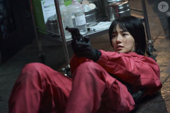 Kang No-eul (Guarda 011) ganhou muito destaque na temporada e, merecidamente, mostrou sua força diante de cenas emblemáticas