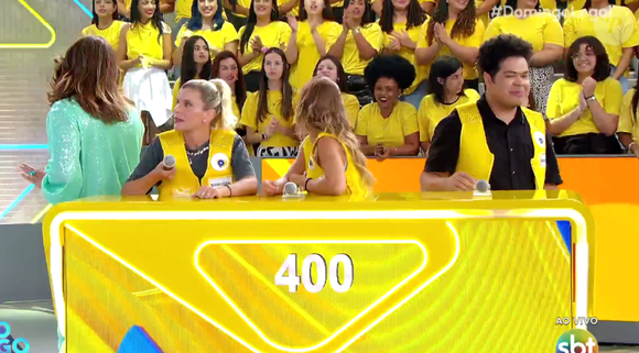 Os famosos escutaram atentamente sobre a exposição de Celso Portiolli e a história sobre Paolla Oliveira.