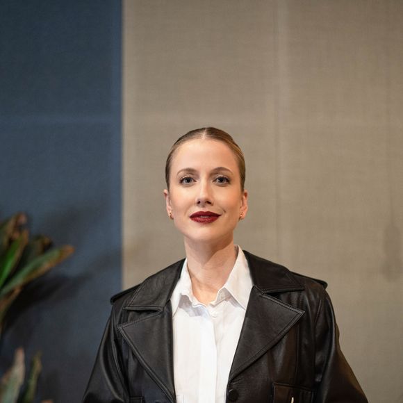 Segundo informações exclusivas do Estadão, mensagens extraídas do celular de Daniel Vorcaro, dono do Banco Master, indicariam que Gabriela Prioli tinha vídeos submetidos à aprovação da equipe de comunicação da instituição financeira. De acordo com a reportagem, o banqueiro também sugeria alterações nos roteiros das publicações da apresentadora