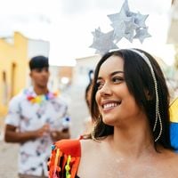 À procura de tiaras de Carnaval? Essas 4 opções custam menos de R$ 50 e são abre-alas indispensável para sua fantasia