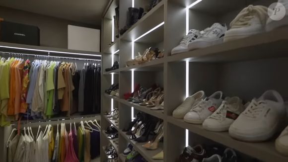 Casa de Yudi Tamashiro: closet amplo, área gourmet, piscina, hidromassagem e mais
