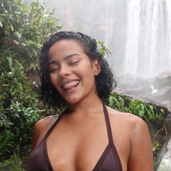 Agora, Bella Campos resolveu radicalizar seu visual e surgiu muito diferente nas redes sociais