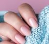 Esmalte rosa pálido é uma das cores que mais ganham elogios no ambiente corporativo