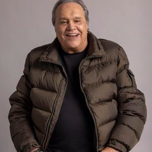 Dennis Carvalho morreu aos 78 anos em 28 de fevereiro de 2026 de causas não reveladas: em 2002, ator tirou tumor no pulmão e entre o fim de 2022 e o começo de 2023 passou 20 dias em coma