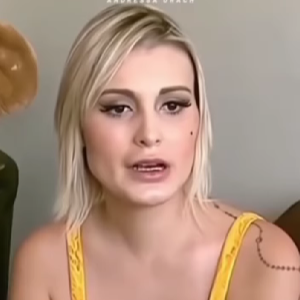 Em 2015, Andressa Urach já surgiu com os fios loiros e mais curtos.