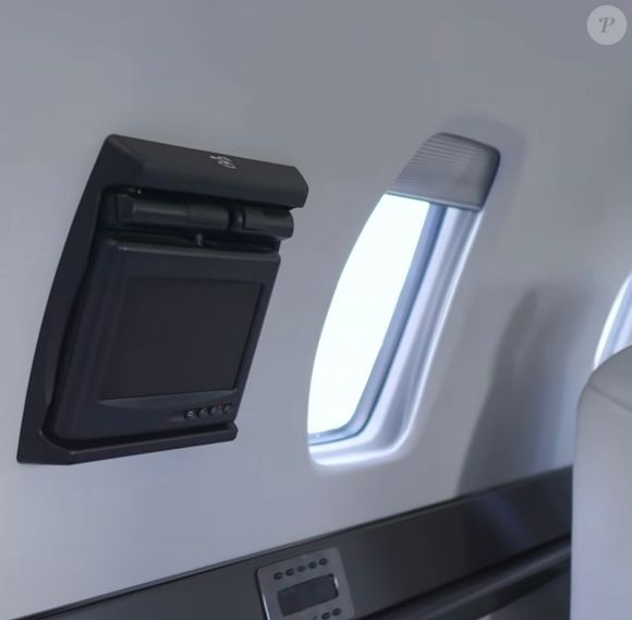 A cabine do jatinho de Simone Mendes foi reformulada para oferecer mais conforto e eficiência na rotina intensa de shows pelo Brasil