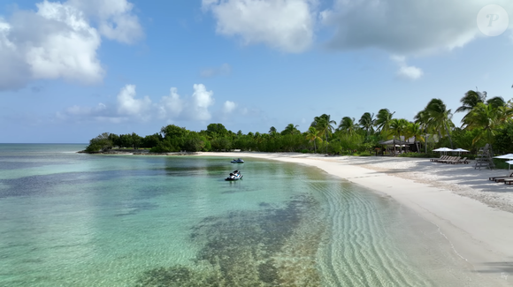 Propriedade tinha uma praia particular e contava com veículos aquáticos