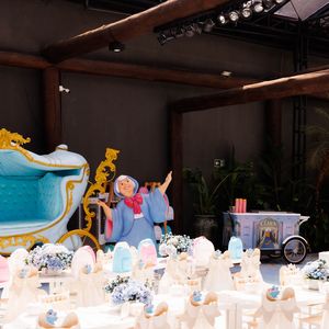 A festa da filha de Zezé Di Camargo e Graciele Lacerda contou com decoração luxuosa
