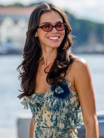 'Amor da Minha Vida' nem estreou a 2ª temporada e já é garantia de sucesso: série de Bruna Marquezine é renovada pelo Disney+; relembre looks icônicos da Bia com slip dress, camisa boyfriend e mais peças para você copiar