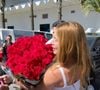 Virgínia Fonseca recebeu um caminhão de rosas do cantor Felipe Amorim