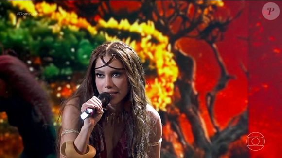 Anitta foi criticada por alguns internautas por apresentar o novo hit 'em pleno domingo de Páscoa'