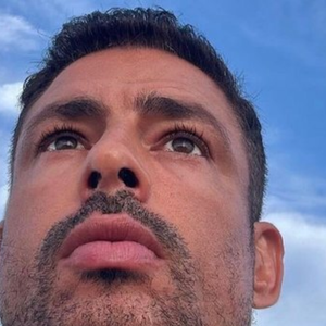 Cauã Reymond permanece em silêncio sobre as polêmicas