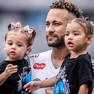 Helena, filha de Neymar e Amanda Kimberlly, tem quase a mesma idade que Mavie