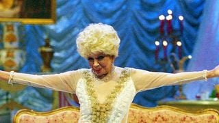 Com quantos anos você descobriu que a icônica Dercy Gonçalves está no Guinness Book? Atriz polêmica quebrou recorde surpreendente