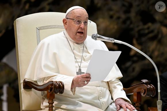 Papa Francisco teve uma crise isolada de broncoespasmo no início da tarde da sexta-feira (28)
