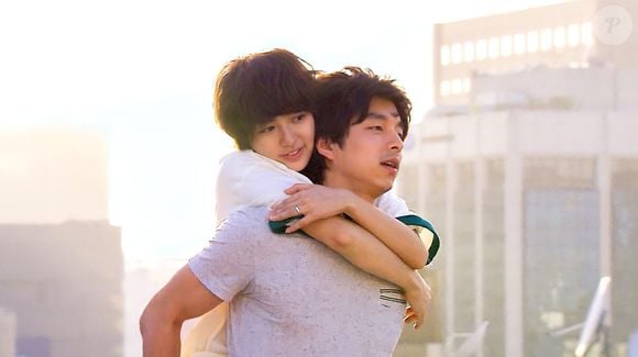 Ela é contratada por Choi Han-gyeol para trabalhar em sua cafeteria e fingir ser seu namorado, mas a farsa vira romance em meio a confusões
