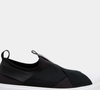 Com visual minimalista e futurista, o Adidas Slip On Streettalk Feminino se diferencia pelas faixas cruzadas que destacam a identidade da marca e dão ao tênis um toque moderno